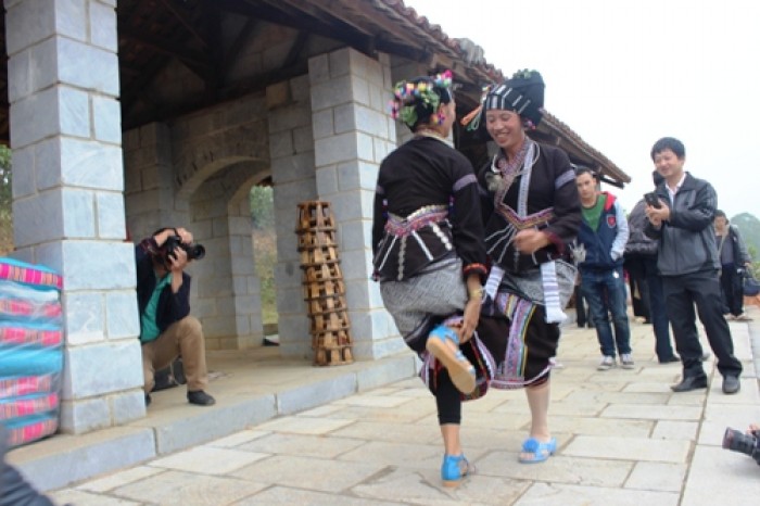 tai hien phien cho noi mien tay giua long thu do