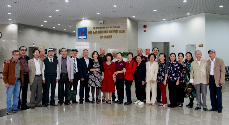 Gặp mặt các thế hệ cựu sinh viên Trường Đại học Dầu - Hóa Baku gap mat cac the he cuu sinh vien truong dai hoc dau hoa baku