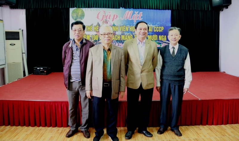 Gặp mặt các thế hệ cựu sinh viên Trường Đại học Dầu - Hóa Baku gap mat cac the he cuu sinh vien truong dai hoc dau hoa baku