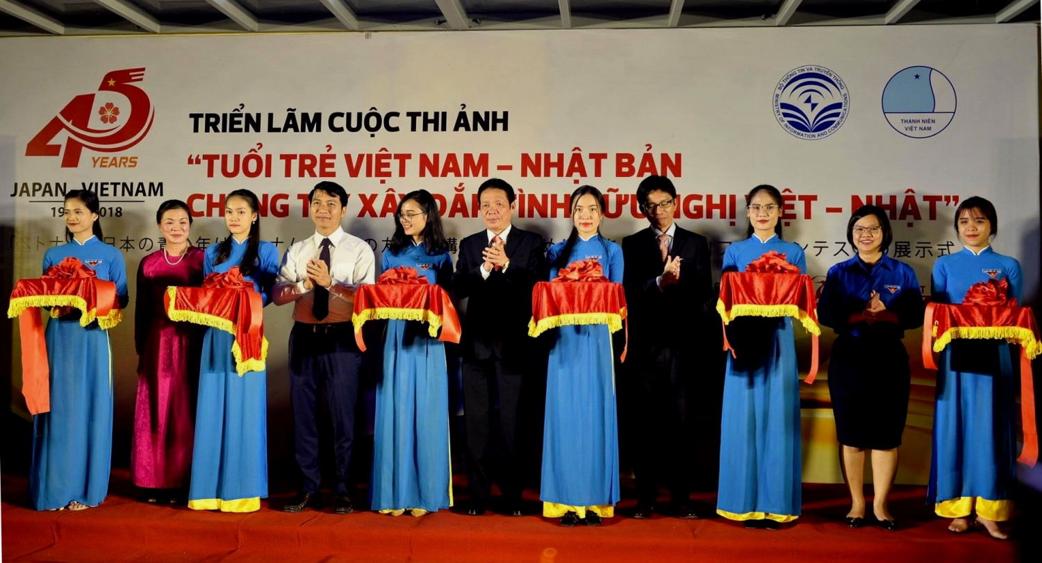 trao giai cuoc thi anh ve quan he huu nghi viet nam nhat ban