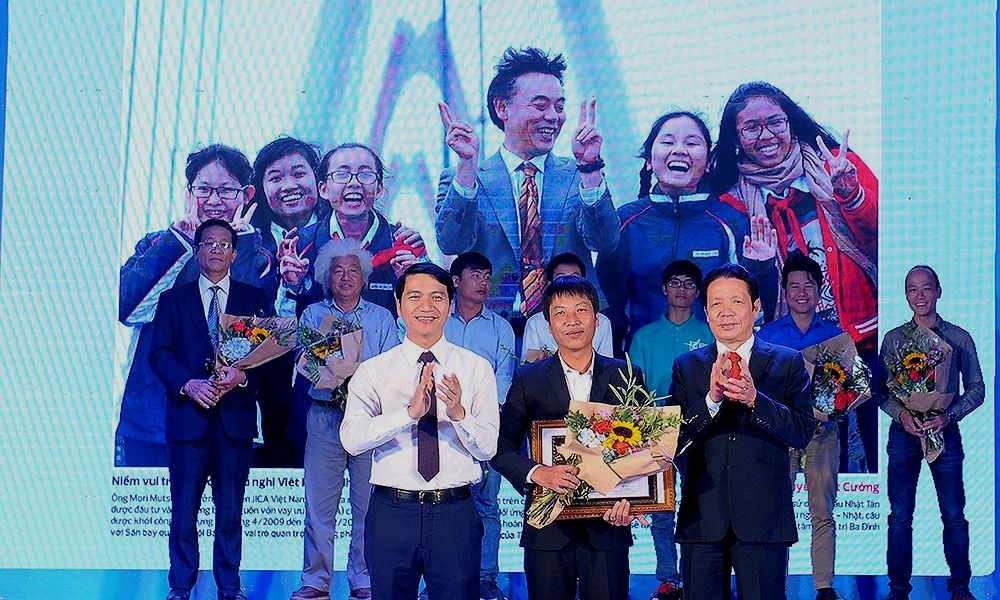 trao giai cuoc thi anh ve quan he huu nghi viet nam nhat ban