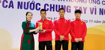 doi tuyen bong da nam quoc gia dong hanh vi nguoi ngheo