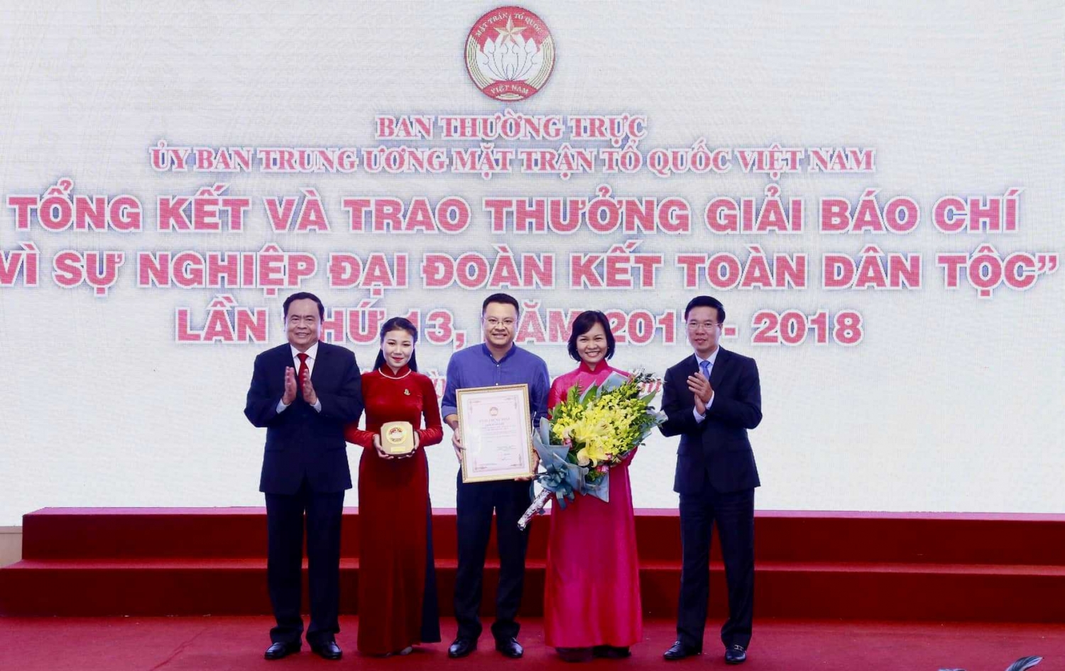 ton vinh 76 tac pham dat giai bao chi vi su nghiep dai doan ket toan dan toc