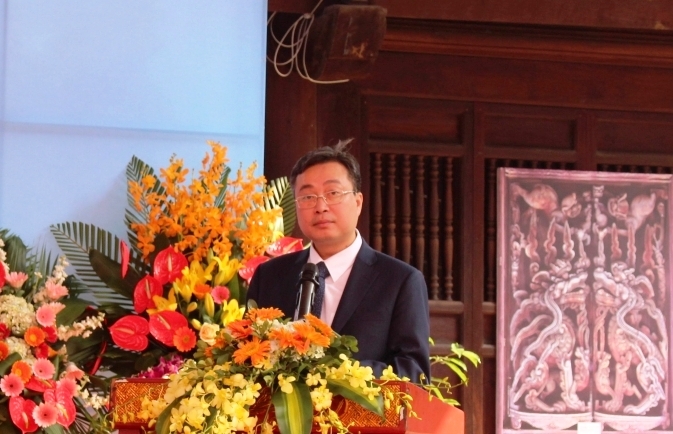 trung bay cac tac pham anh nghe thuat bien dao que huong