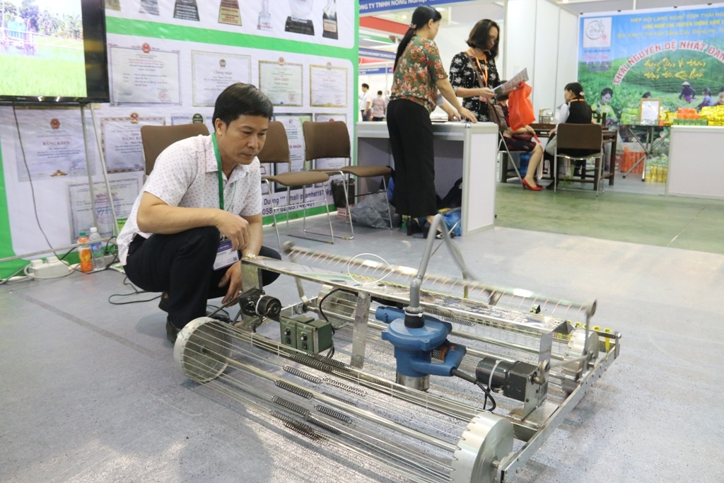 trung bay san pham cong nghe nong lam ngu nghiep tien tien tai vietnam growtech 2018