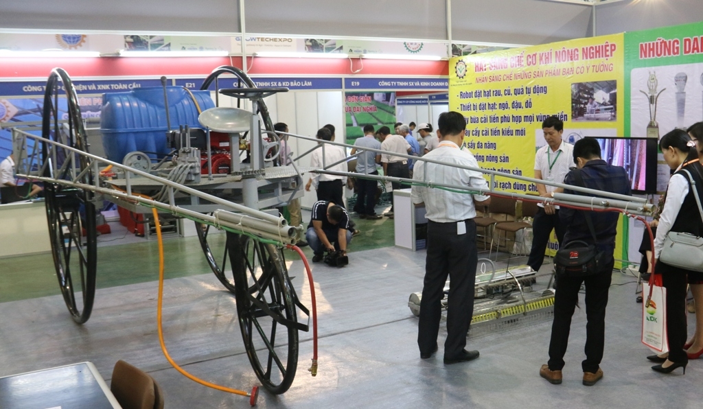trung bay san pham cong nghe nong lam ngu nghiep tien tien tai vietnam growtech 2018
