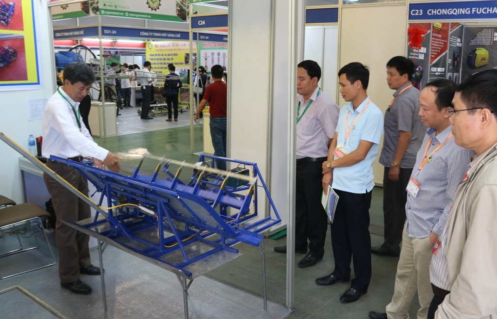 trung bay san pham cong nghe nong lam ngu nghiep tien tien tai vietnam growtech 2018