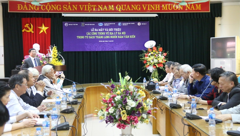 ra mat sach ve dia ly dan cu thang long ha noi