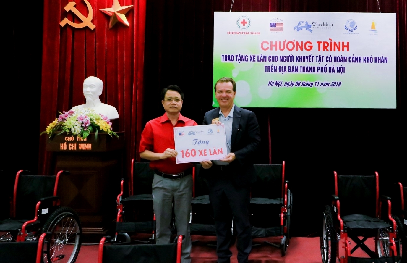 trao 160 xe lan cho nguoi khuyet tat ha noi