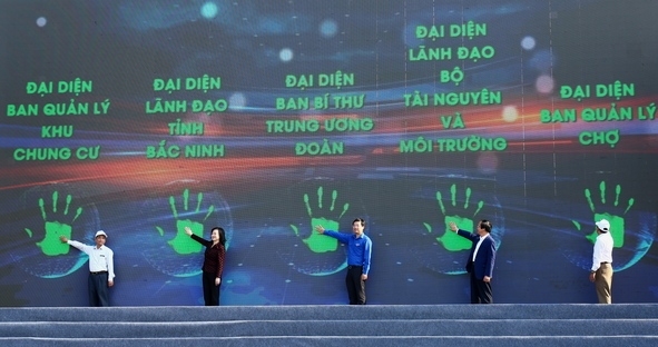 ngay hoi thanh nien hanh dong chong rac thai nhua