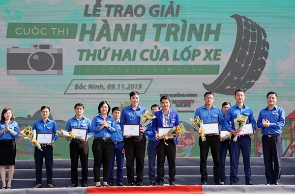 ngay hoi thanh nien hanh dong chong rac thai nhua
