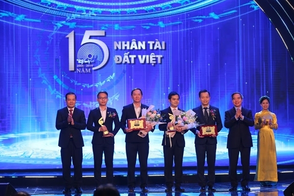 trao giai thuong nhan tai dat viet 2019