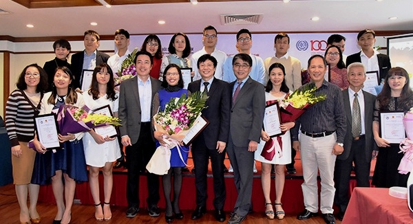16 tac pham doat giai viet ve phong ngua lao dong tre em