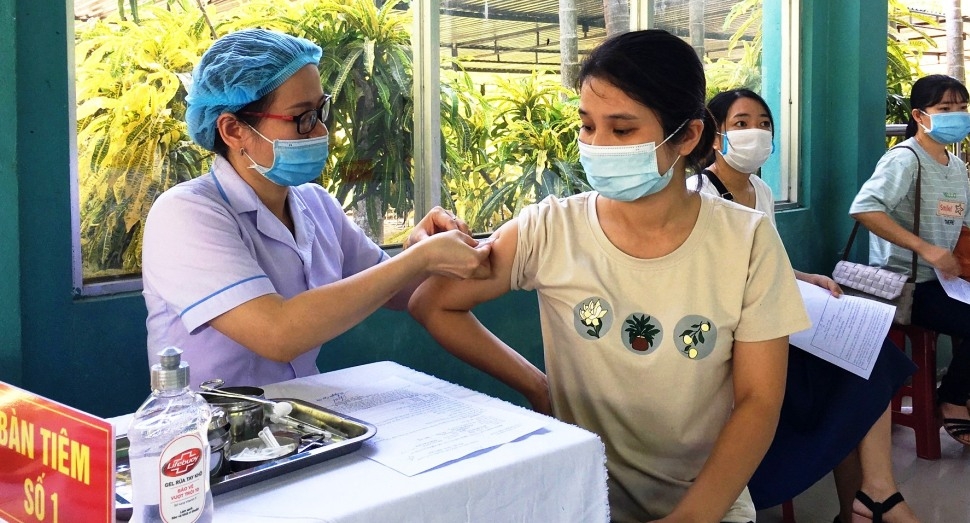 62% cán bộ, nhà giáo, nhân viên trường học được tiêm đủ liều vắc xin Covid-19