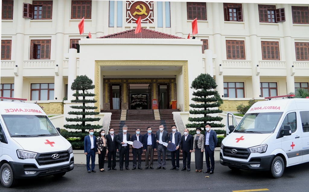 Tổng Giám đốc Petrovietnam Lê Mạnh Hùng làm việc với lãnh đạo tỉnh Hòa Bình