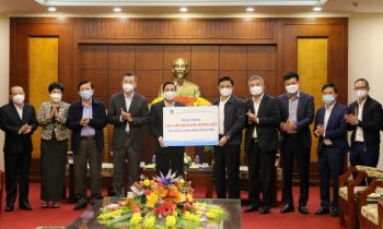 Tổng Giám đốc Petrovietnam Lê Mạnh Hùng làm việc với lãnh đạo tỉnh Hòa Bình