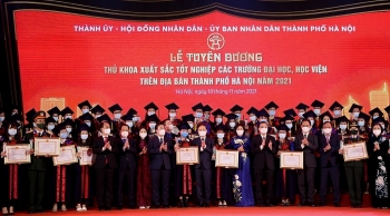 Hà Nội tuyên dương 90 thủ khoa tốt nghiệp xuất sắc
