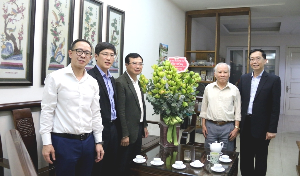 Lãnh đạo Petrovietnam thăm hỏi, tri ân nguyên lãnh đạo ngành Dầu khí Việt Nam Lãnh đạo Petrovietnam thăm hỏi, tri ân nguyên lãnh đạo ngành Dầu khí Việt Nam