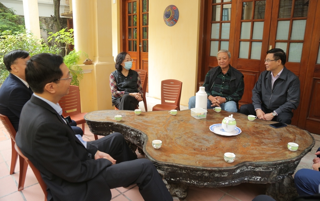 Lãnh đạo Petrovietnam thăm hỏi, tri ân nguyên lãnh đạo ngành Dầu khí Việt Nam Lãnh đạo Petrovietnam thăm hỏi, tri ân nguyên lãnh đạo ngành Dầu khí Việt Nam