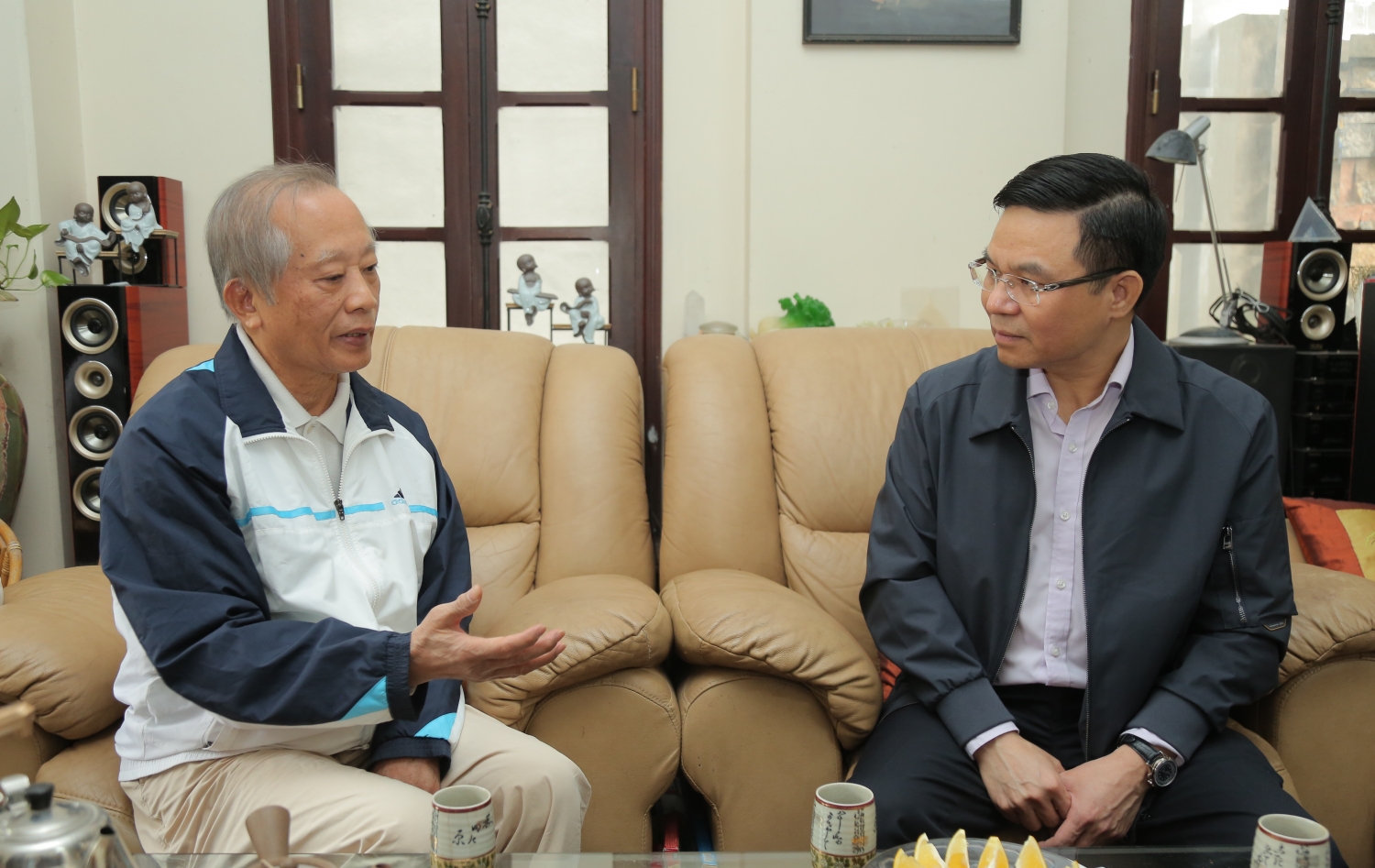 Lãnh đạo Petrovietnam thăm hỏi, tri ân nguyên lãnh đạo ngành Dầu khí Việt Nam Lãnh đạo Petrovietnam thăm hỏi, tri ân nguyên lãnh đạo ngành Dầu khí Việt Nam