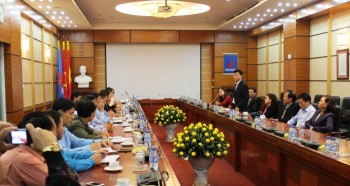 Trung ương Liên hiệp Công đoàn Lào thăm và làm việc tại PVN