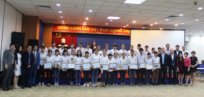 quy thap sang niem tin trao hoc bong cho tan sinh vien 356901