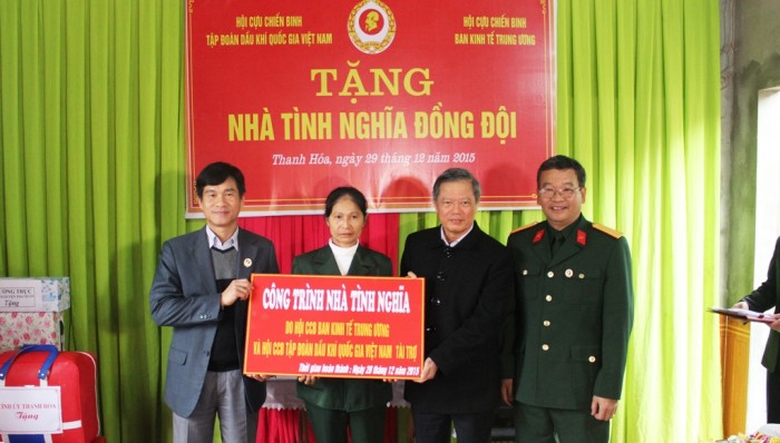tang nha nghia tinh dong doi cho ccb hoan canh kho khan