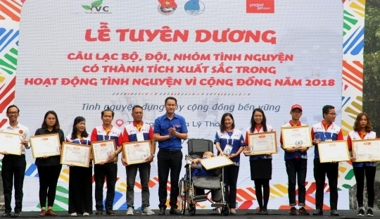 ton vinh 18 tap the ca nhan dat giai thuong tinh nguyen quoc gia nam 2018