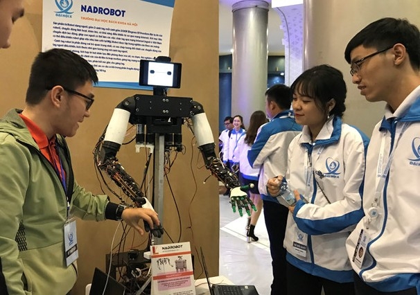 robot may in 3d duoc trung bay tai trien lam khat vong sinh vien viet nam