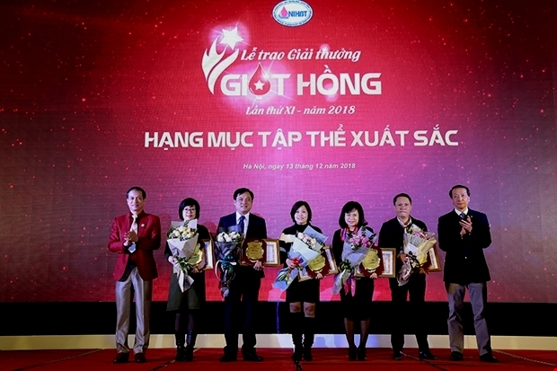 ton vinh 27 tap the ca nhan nhan giai thuong giot hong nam 2018
