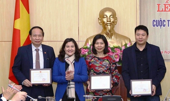 18 tac pham xuat sac dat giai cuoc thi viet ve binh dang gioi nam 2018