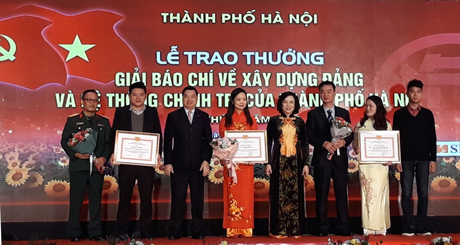 76 tac pham doat giai thuong bao chi ve xay dung dang va phat trien van hoa tp ha noi