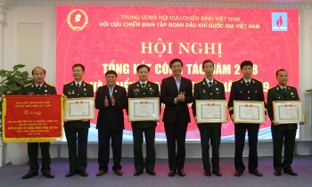 Gương mẫu, đoàn kết, bản lĩnh cùng Tập đoàn vượt qua khó khăn