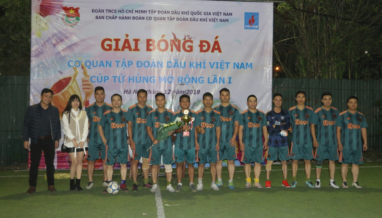 khai mac giai bong da co quan tap doan cup tu hung mo rong lan i