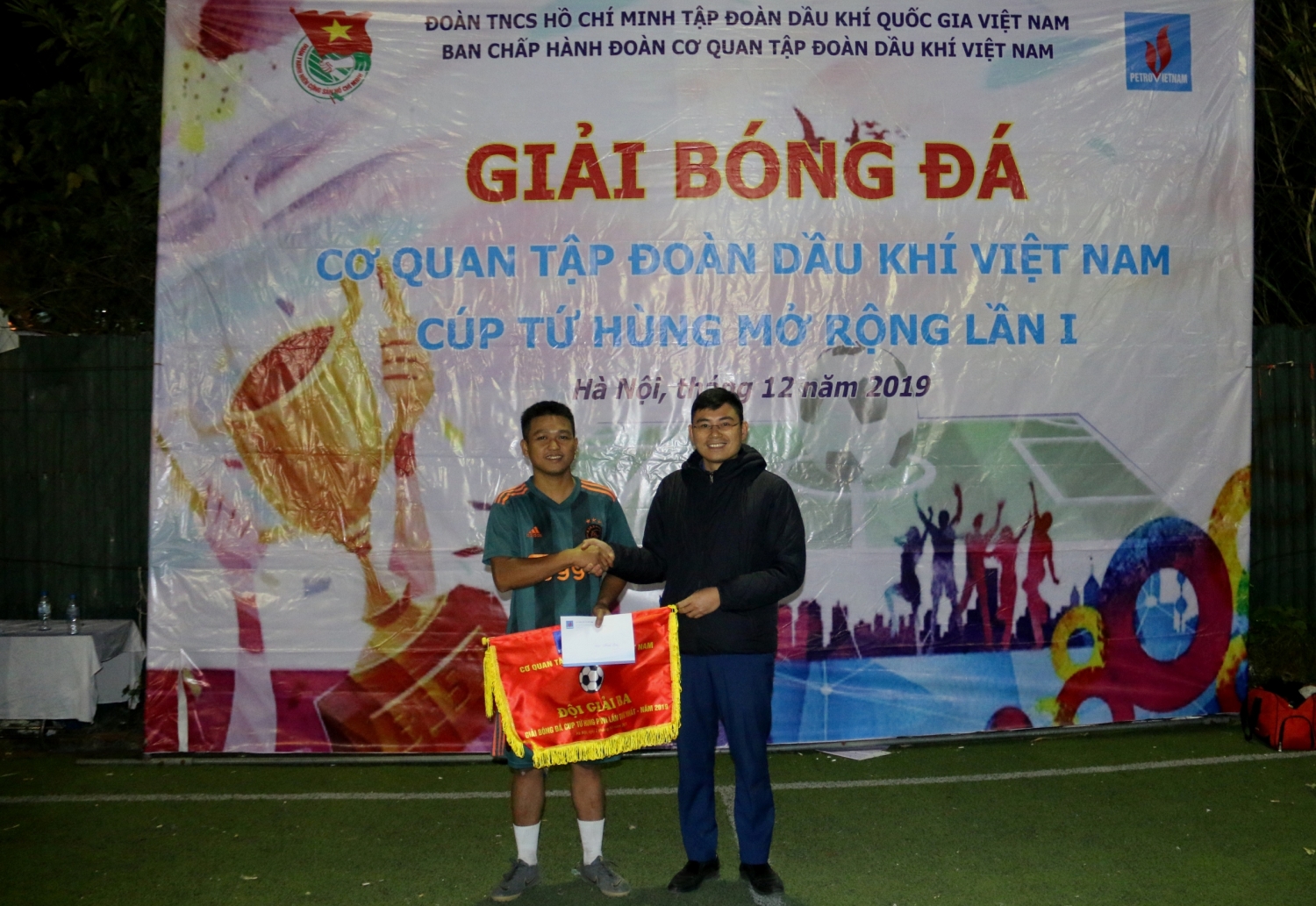 be mac giai bong da co quan tap doan cup tu hung mo rong lan i