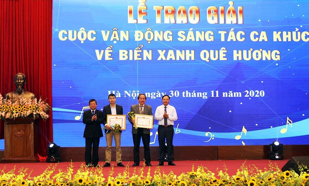 Trao giải Cuộc thi sáng tác ca khúc về biển xanh quê hương cho 12 tác phẩm