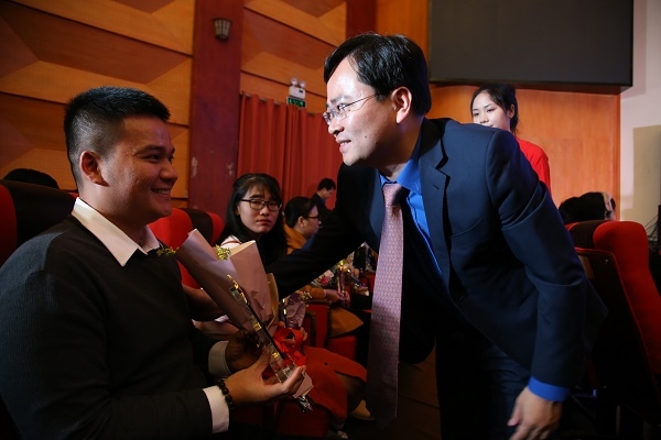 “Tỏa sáng nghị lực Việt” năm 2020: Tôn vinh 64 thanh niên khuyết tật tiêu biểu “Tỏa sáng nghị lực Việt” năm 2020: Tôn vinh 64 thanh niên khuyết tật tiêu biểu