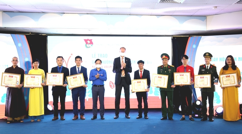 Tôn vinh 20 tập thể và cá nhân nhận giải thưởng Tình nguyện quốc gia 2021