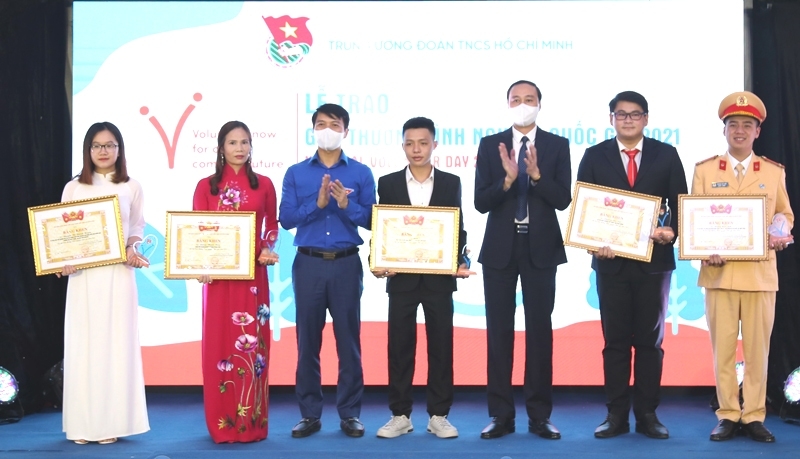 Tôn vinh 20 tập thể và cá nhân nhận giải thưởng Tình nguyện quốc gia 2021