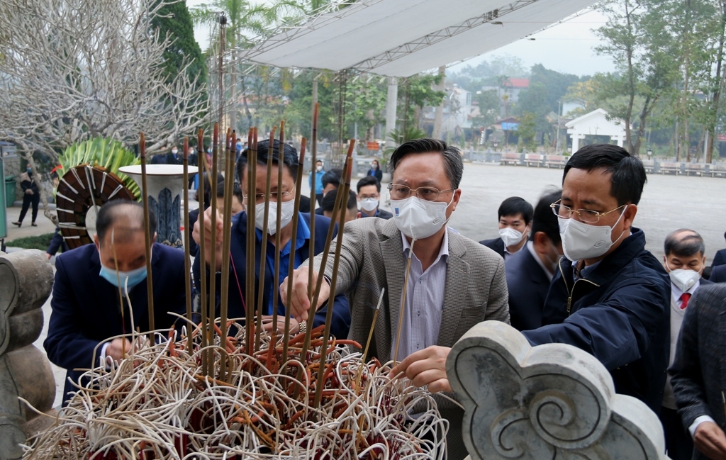 Tập đoàn Dầu khí Việt Nam tham gia hành trình về nguồn tại Hà Giang
