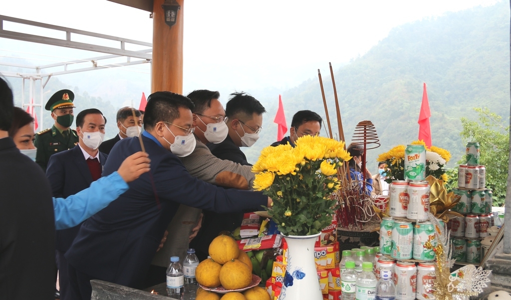 Tập đoàn Dầu khí Việt Nam tham gia hành trình về nguồn tại Hà Giang
