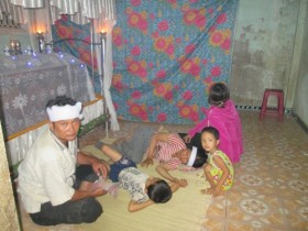 Một học sinh chết bất thường sau khi trộm tiền hàng xóm