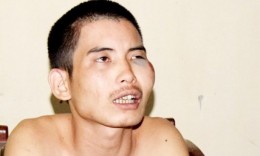thanh nien ngao da vat veo tren cua so hon 9 tieng