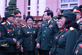 Nữ lái xe tải Trường Sơn: Huyền thoại và đời thường