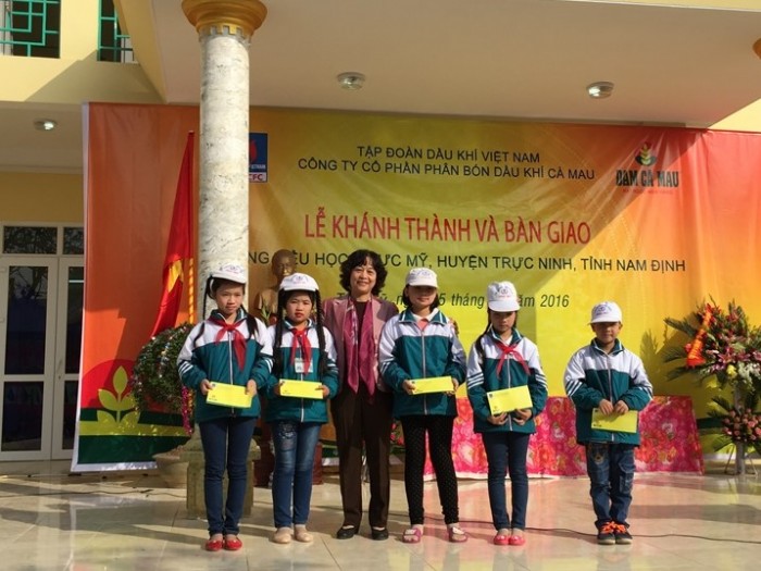 pvcfc xay truong moi cho tre em ngheo