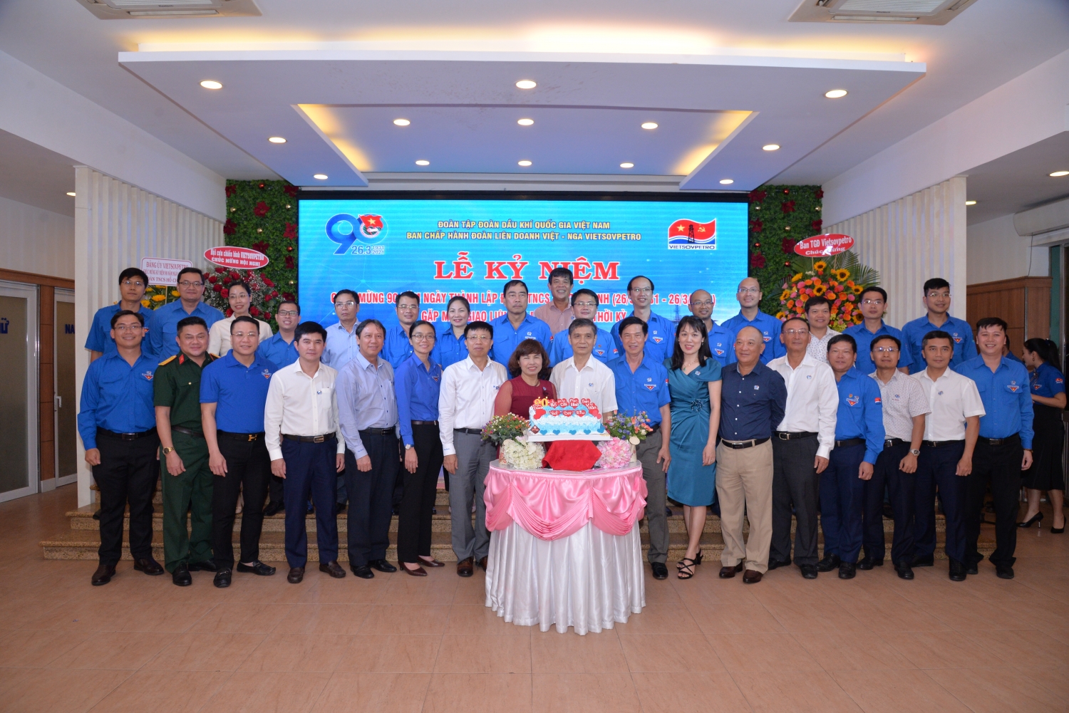 Cán bộ đoàn Vietsovpetro các thời kỳ tham dự lễ kỷ niệm 90 năm thành lập Đoàn TNCS Hồ Chí Minh