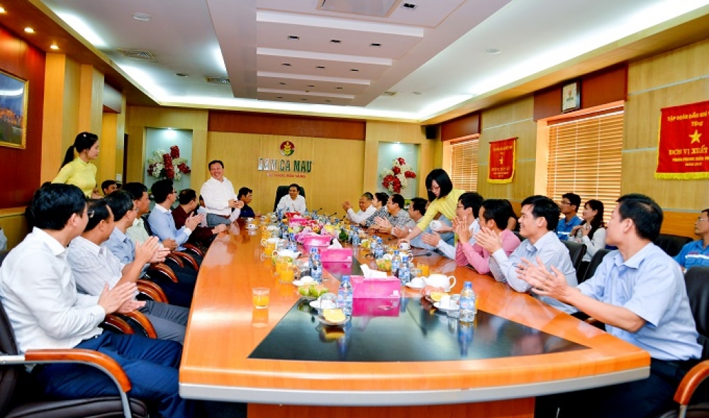 Lãnh đạo PVN làm việc với các đơn vị dầu khí tại Cà Mau
