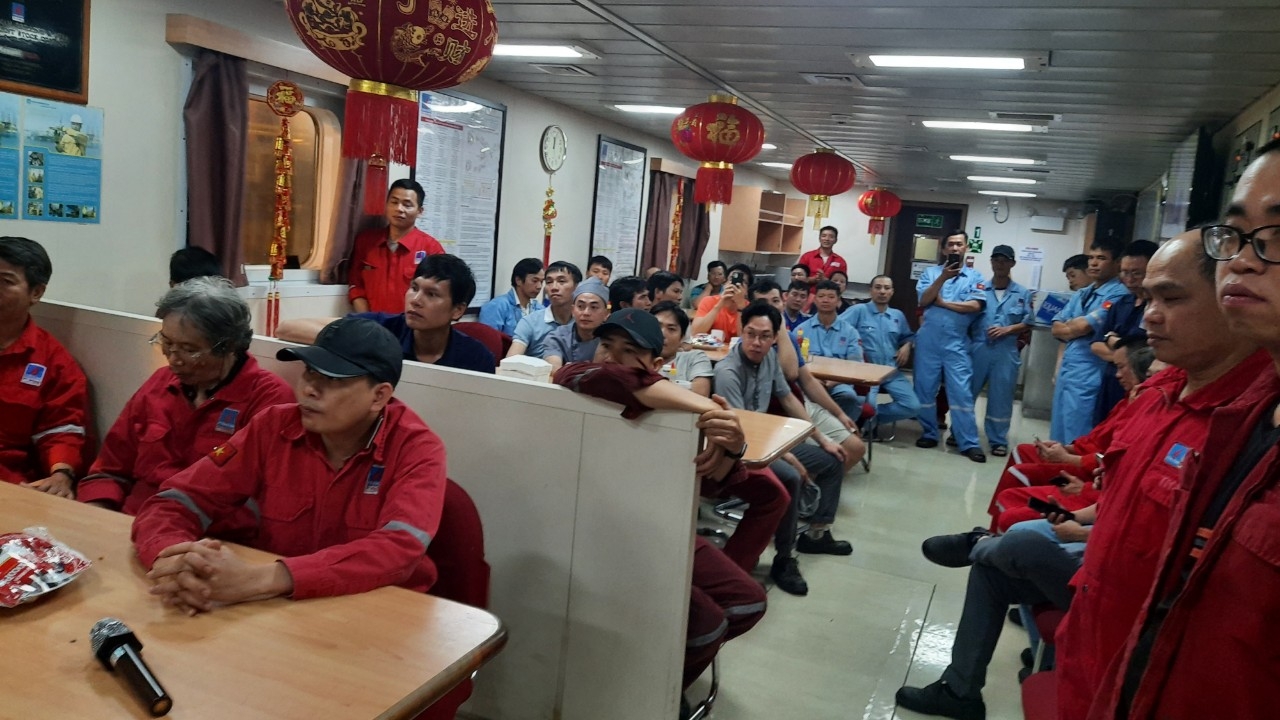 Họp mặt, phân công công việc đầu năm trên giàn PV DRILLING I