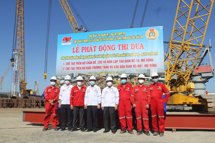 Công đoàn Xí nghiệp Xây lắp Vietsovpetro phát động thi đua hoàn thành các hạng mục công trình giàn RC-10 và RC-RB1