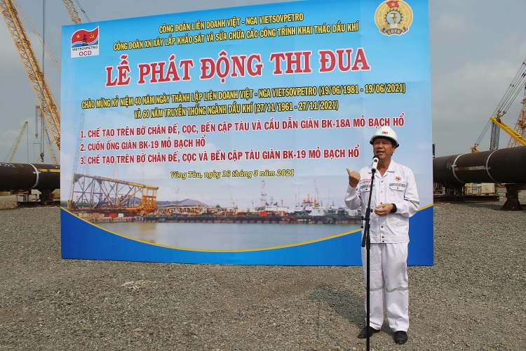 Đ/c Nguyễn Quốc Đạt – Chủ tịch Công đoàn Vietsovpetro phát biểu tại buổi lễ